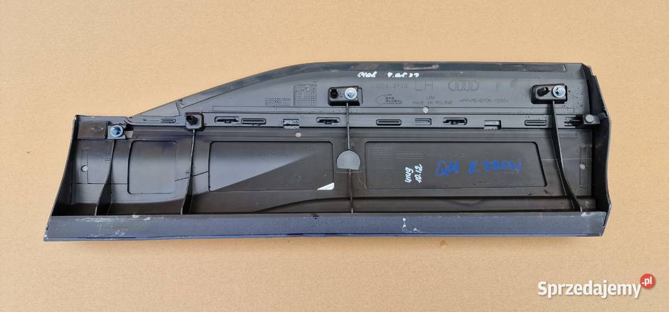 AUDI Q4 ETRON 89A LISTWA DZRZWI LEWY TYŁ Bieleń