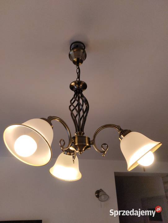 Tradycyjny żyrandol i lampa ścienna kinkiet Jelcz-Laskowice
