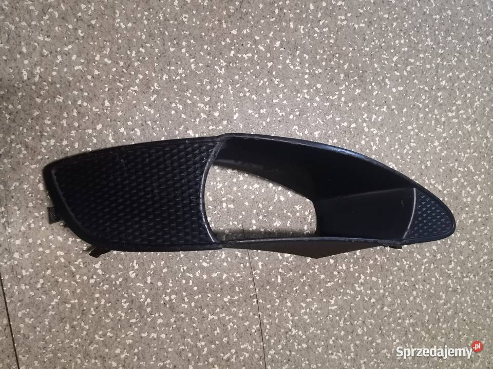 Toyota Corolla e12 0107r prawa zaślepka halogenu lubelskie Zamość