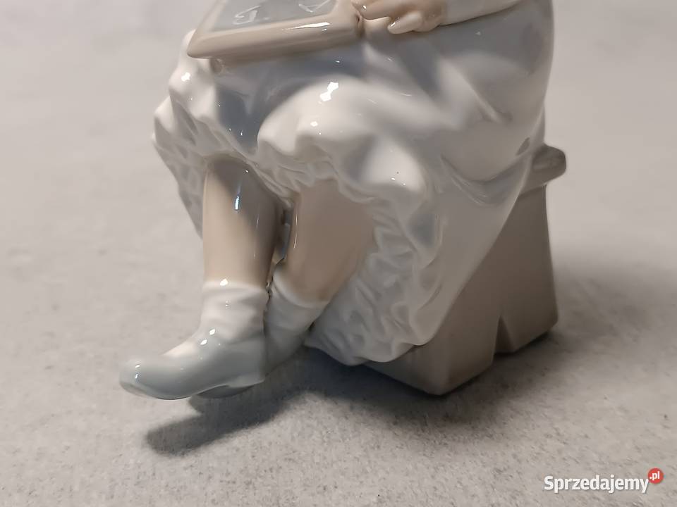 LLADRO seria NAO 117 Dziewczynka z tabliczką Porcelana i szkło Gdańsk