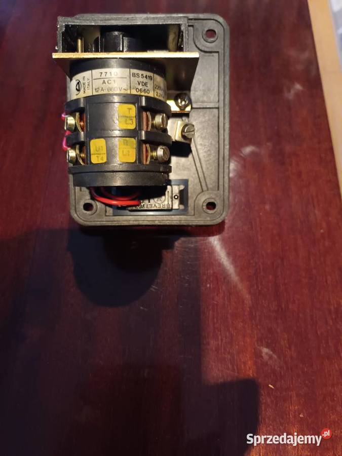 Przełącznik nożny Brevettato 660V firmy włoskiej łódzkie Aleksandrów Łódzki