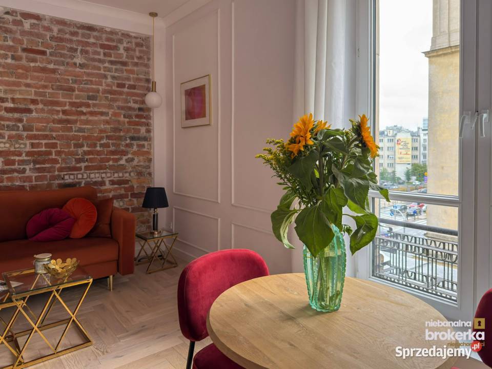 Wysokie mieszkanie w kamienicy które łączy Warszawa sprzedam