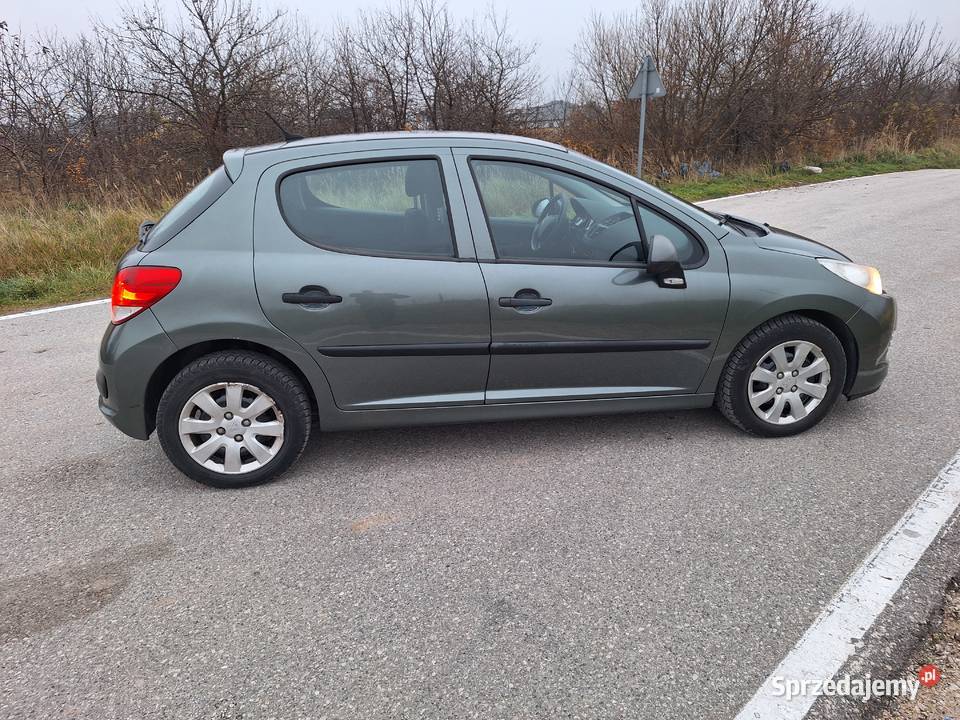 Sprzedam Peugeot 207 14 75 8v mały przebieh Peugeot Kielce