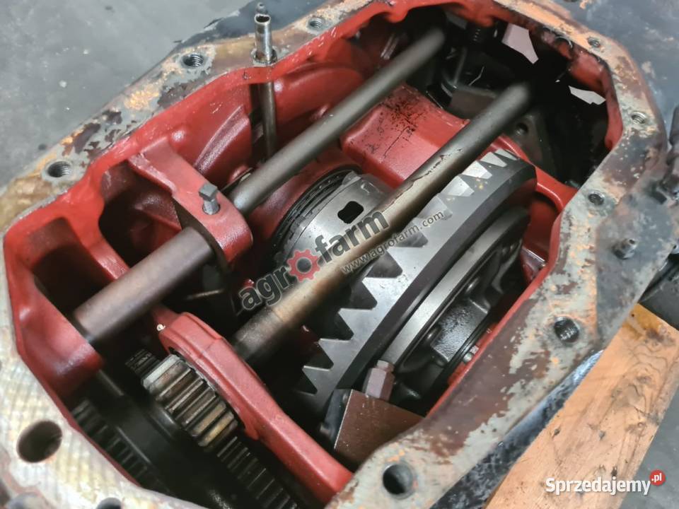 TYLNY MOST RENAULT ARES 556 0300B04 Byków