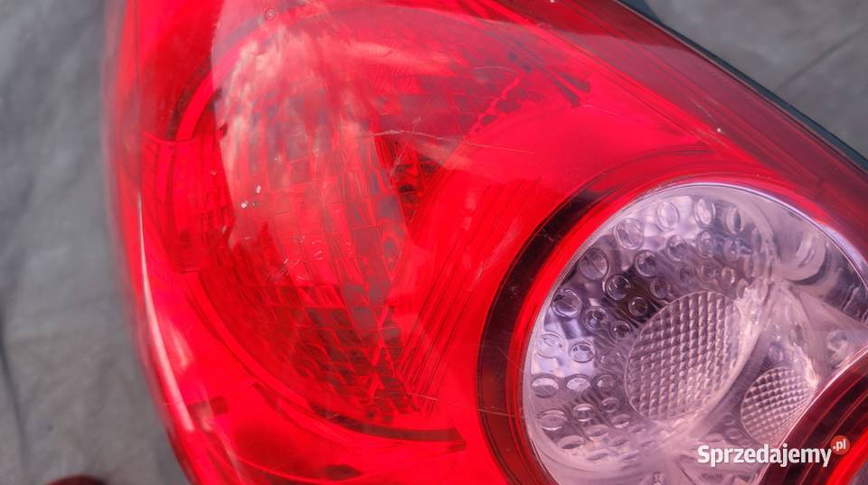 NISSAN TIIDA 5D LAMPA TYŁ LEWA 26555EM01A HELLA Ruda Śląska