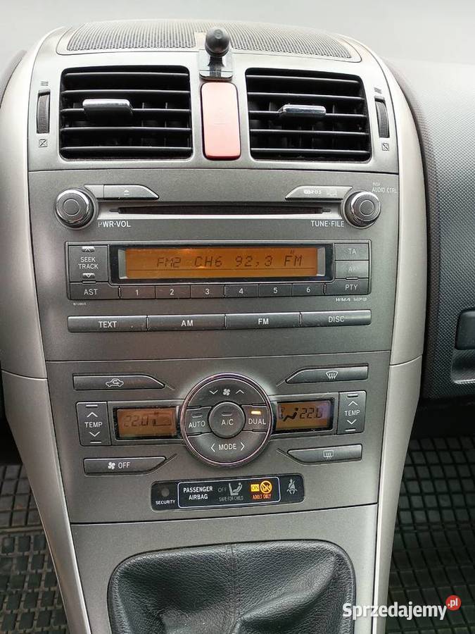 ZADBANA Toyota AURIS z roku 2007 diesel TANIO diesel