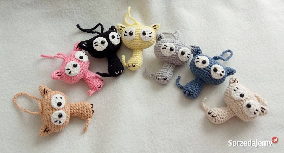 Śmieszny kotek wykonany na szydełku brelok Łask