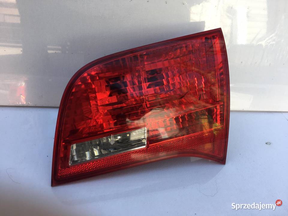 AUDI A6 PRAWA LAMPA W KLAPĘ KOMBI Ostroróg