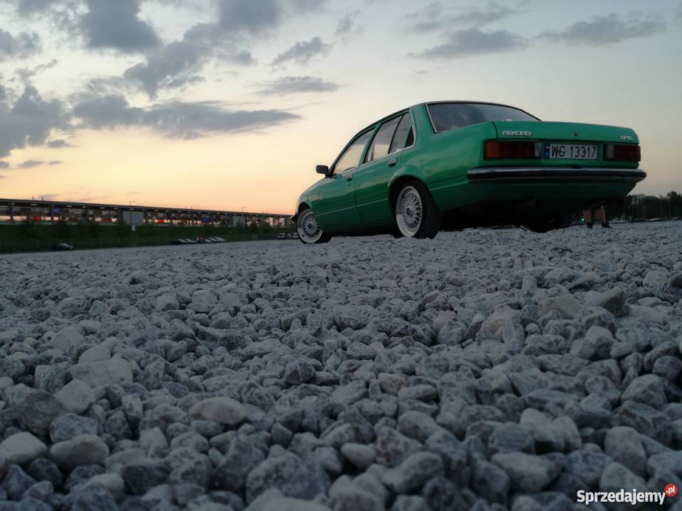 Opel Rekord 81 20 benzynalpg super stan Dręszew