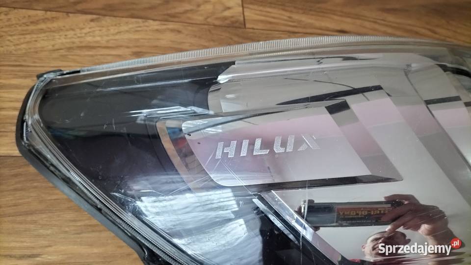 Toyota Hilux lampa przednia prawa żarówki w dolnośląskie sprzedam