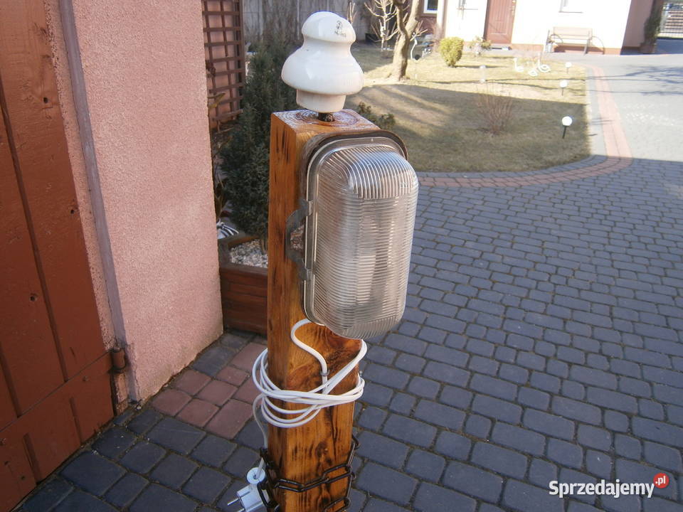 stara lampa loft indiustralstara belka drewniana