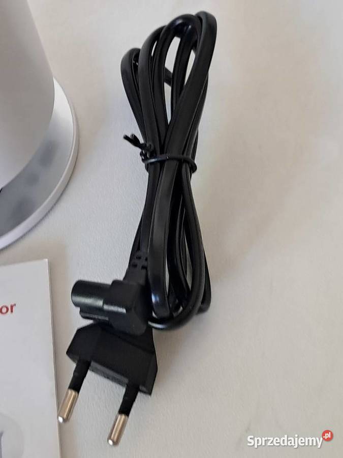 nowy projektor HY300 WIFI uszkodzone pudełko