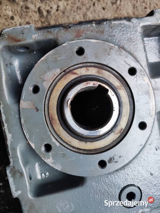 Motoreduktor kątowy Lenze 400V 055 kW 885 obrmin Libusza