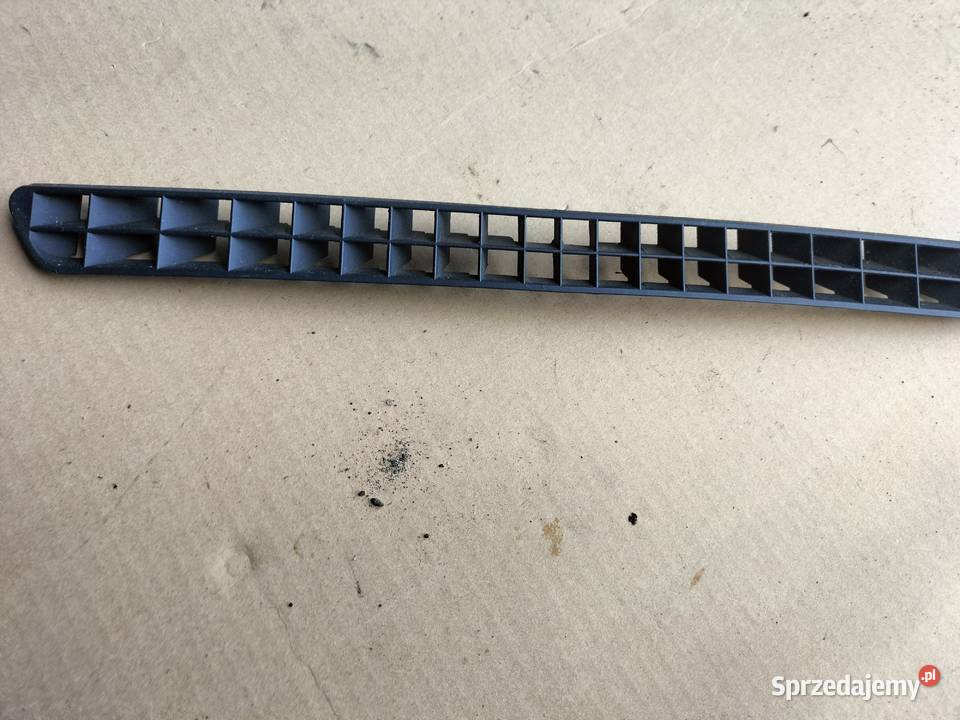 AUDI 80 B4 80B4 80B3 80 B3 KRATKA NAWIEWU GÓRNA Kratki nawiewu Kamień-Kolonia