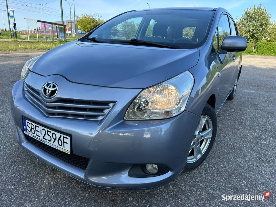 Toyota Verso 18 benzyna szklany dach Rok produkcji 2009 Czeladź