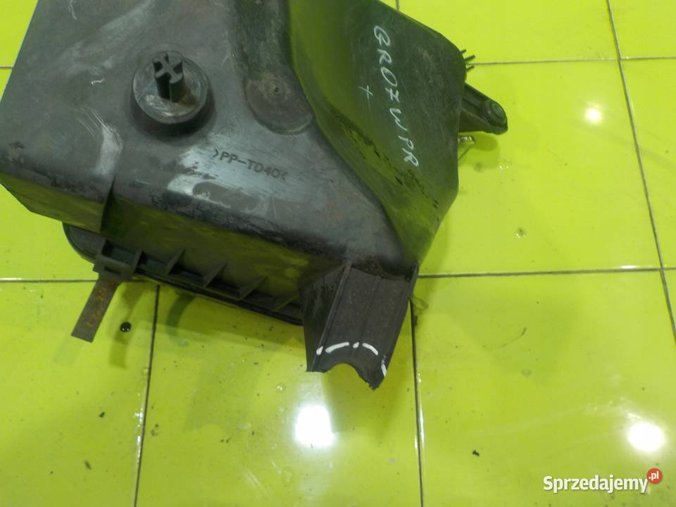 LEXUS IS II 22 D 07r SEDAN 4D obudowa filtra Suków