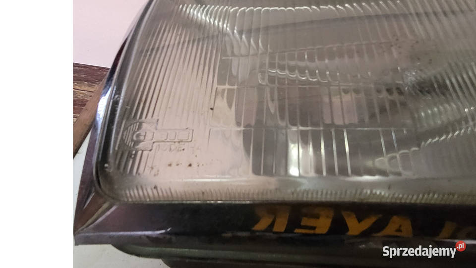 LAMPA PRZÓD PRZEDNIA PRAWA REFLEKTOR VOLVO 240 osobowe
