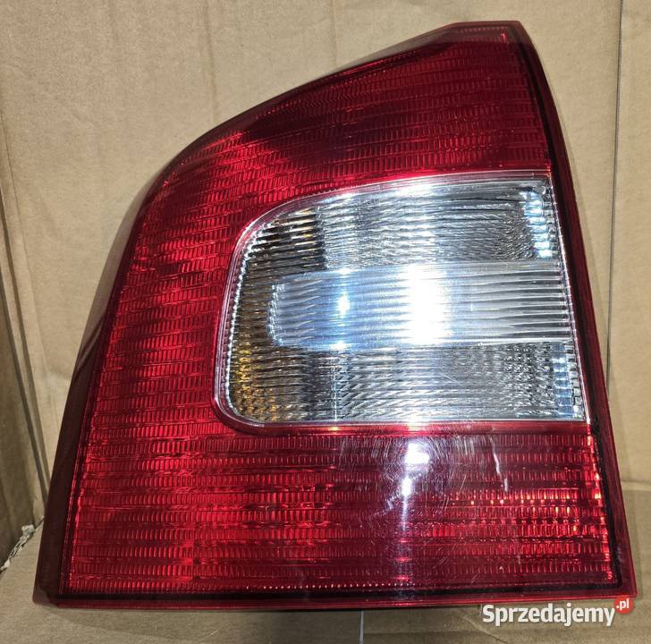 Lampa lewa tył Skoda octavia II lift pomorskie