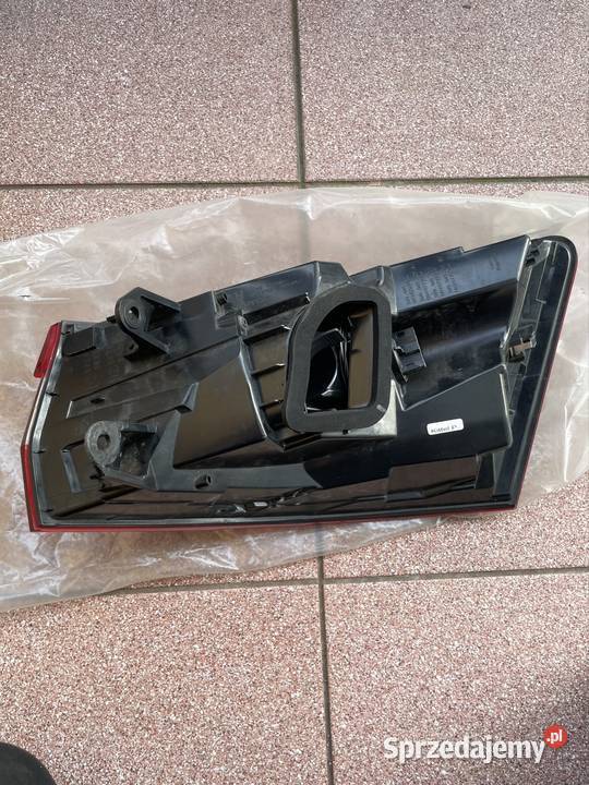 LAMPA TYLNA LED LEWA OE SKODA SUPERB COMBI Kozy