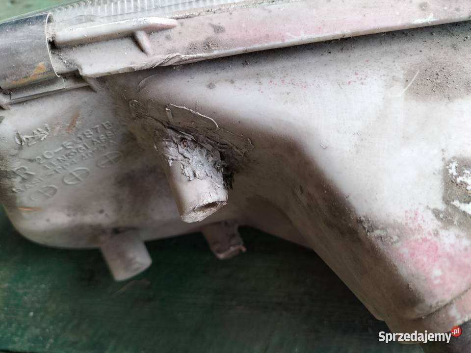 Mitsubishi Carisma LAMPA PRZEDNIA PRAWA osobowe Kamień-Kolonia