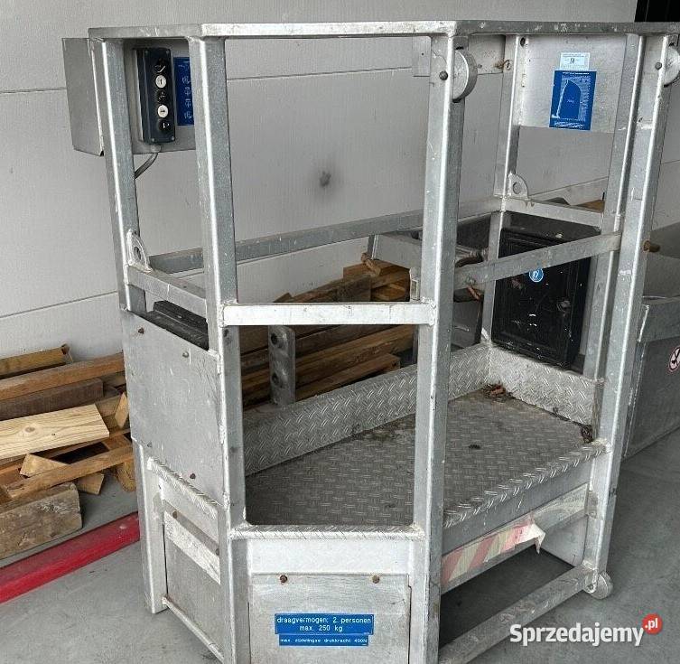 Żuraw budowlany dźwig budowlany BCKER AK 353000 Poznań
