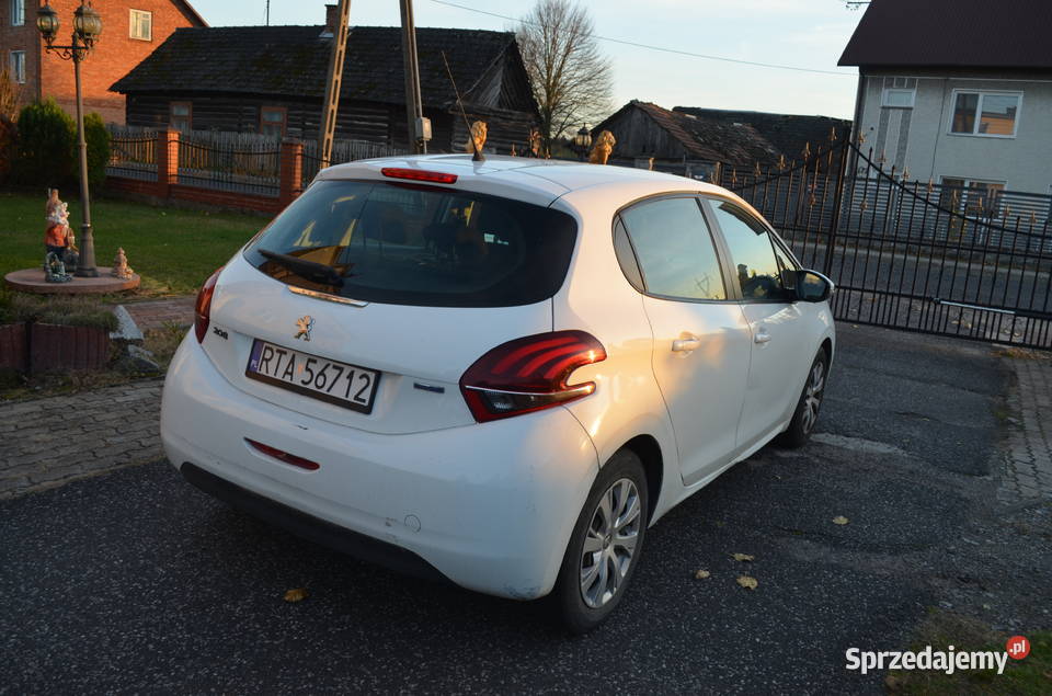Wynajem Peugeota 208 welurowa tapicerka Nowa Dęba