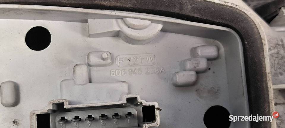 LAMPA PRAWA TYŁ VOLKSWAGEN POLO 9N 6Q6945258A Lipno