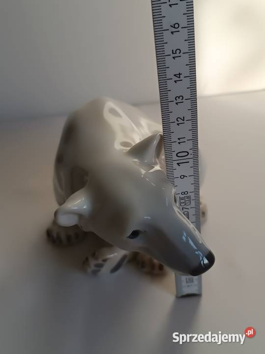 Duża figurka niedźwiedzia polarnego