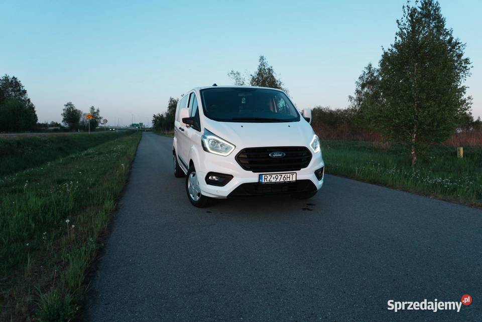 Wynajem busa 9osobowego Ford Transit Custom 20 Rzeszów