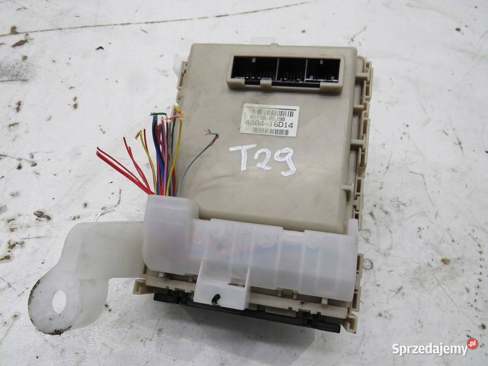 SKRZYNKA BEZPIECZNIKÓW AVENSIS T29 8273005J90
