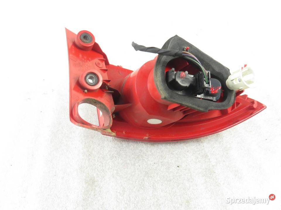 LAMPA PRAWA TYLNA SEAT LEON II 1P1