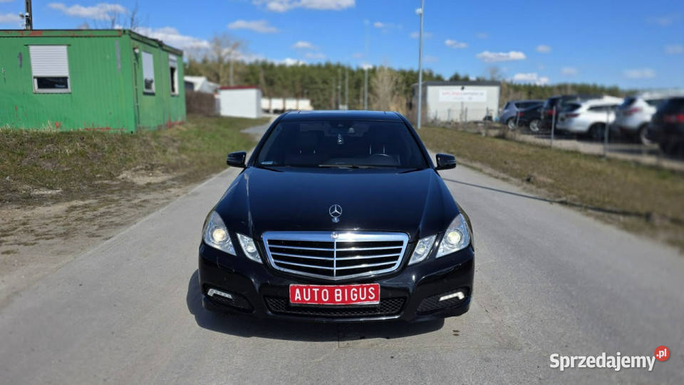 Mercedes E 350 Avangarde czarny sufit 4matic