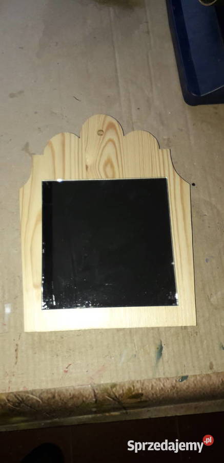 Ozdobne lusterko na desce Międzyrzecz