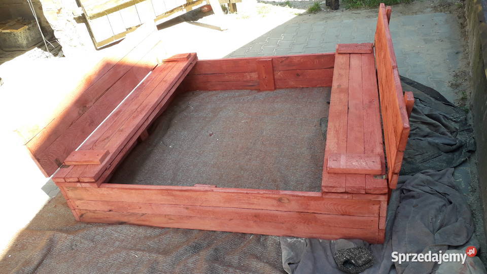 Piaskownica dzieci z ławkami Mauryców