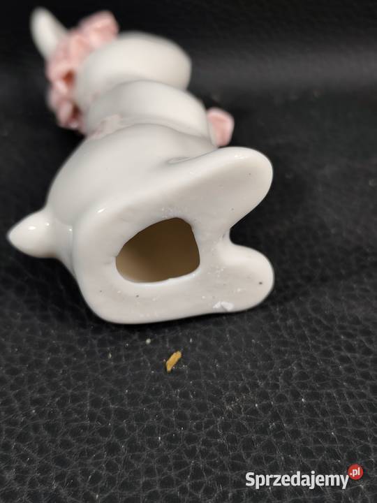 Porcelanowa figurka zajączka