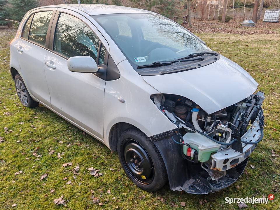 Toyota Yaris 10 benzyna Dębe Wielkie