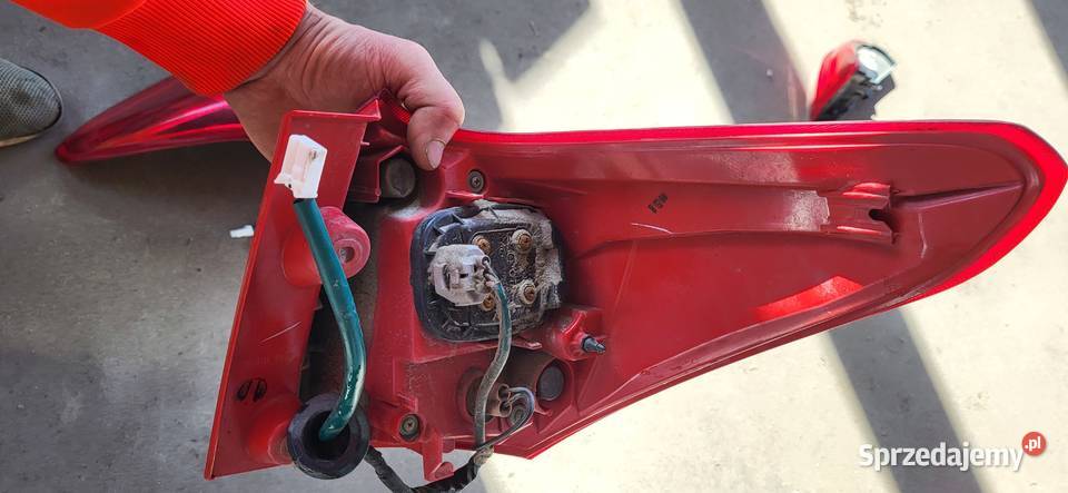 Lampy tył toyota auris 2 2014r osobowe podkarpackie