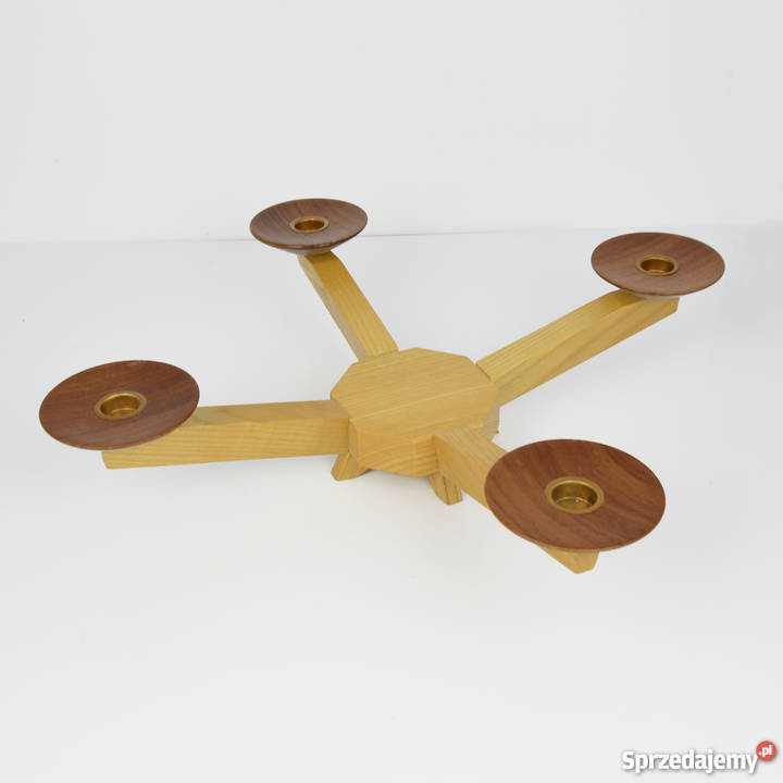 Czteroramienny świecznik drewniany Dania lata 70 odcienie brązowego Oświetlenie