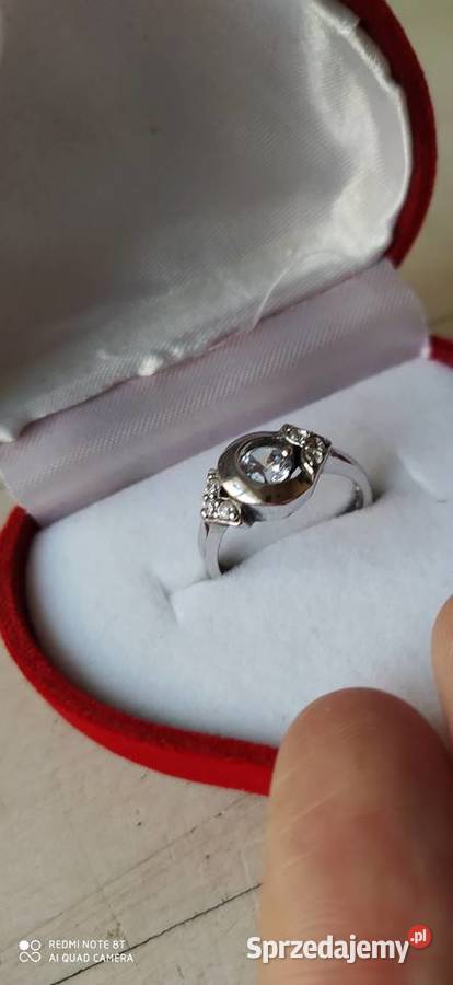 srebrny pierścionek nowy