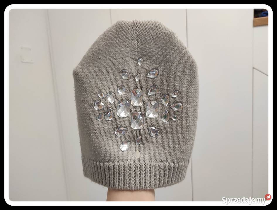 Szara czapka ze świecidełkami Dla kobiet