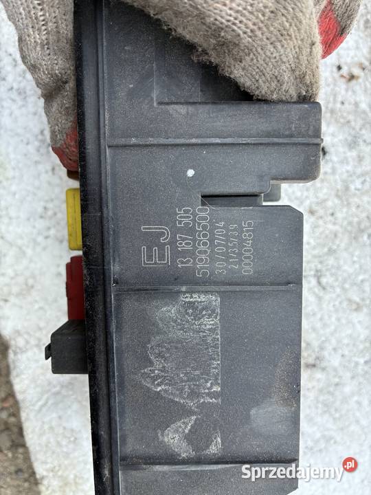 Skrzynka Bezpieczników Opel Vectra C 22 osobowe