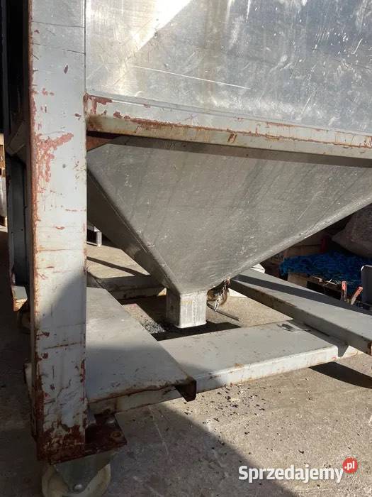 Silos kosz zasypowy zbiornik Podskarbice Szlacheckie