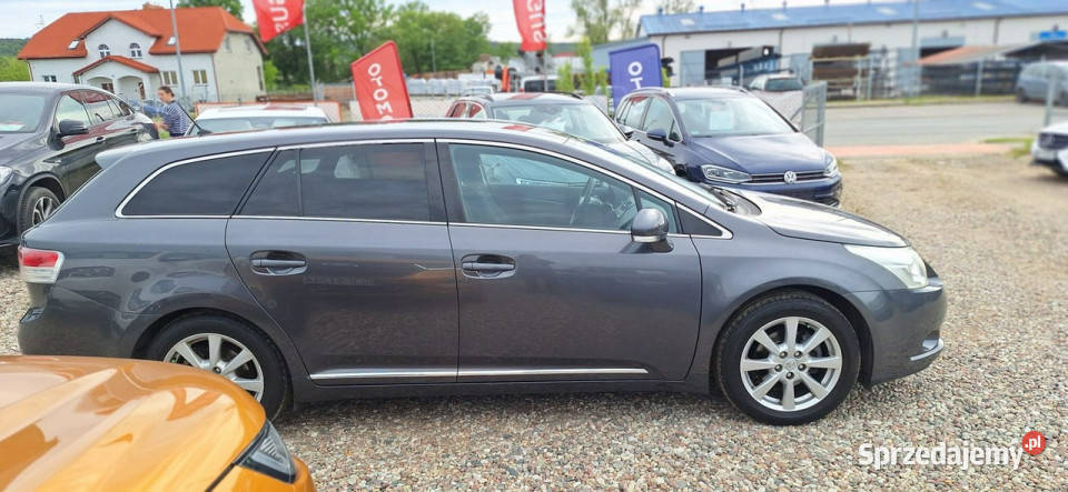 Toyota Avensis Climatronic Benzyna super stan nawigacja