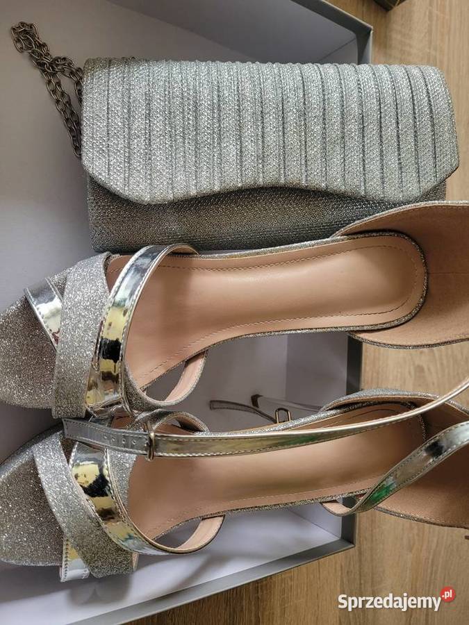 Sprzedam srebrne sandałki na obcasie zachodniopomorskie
