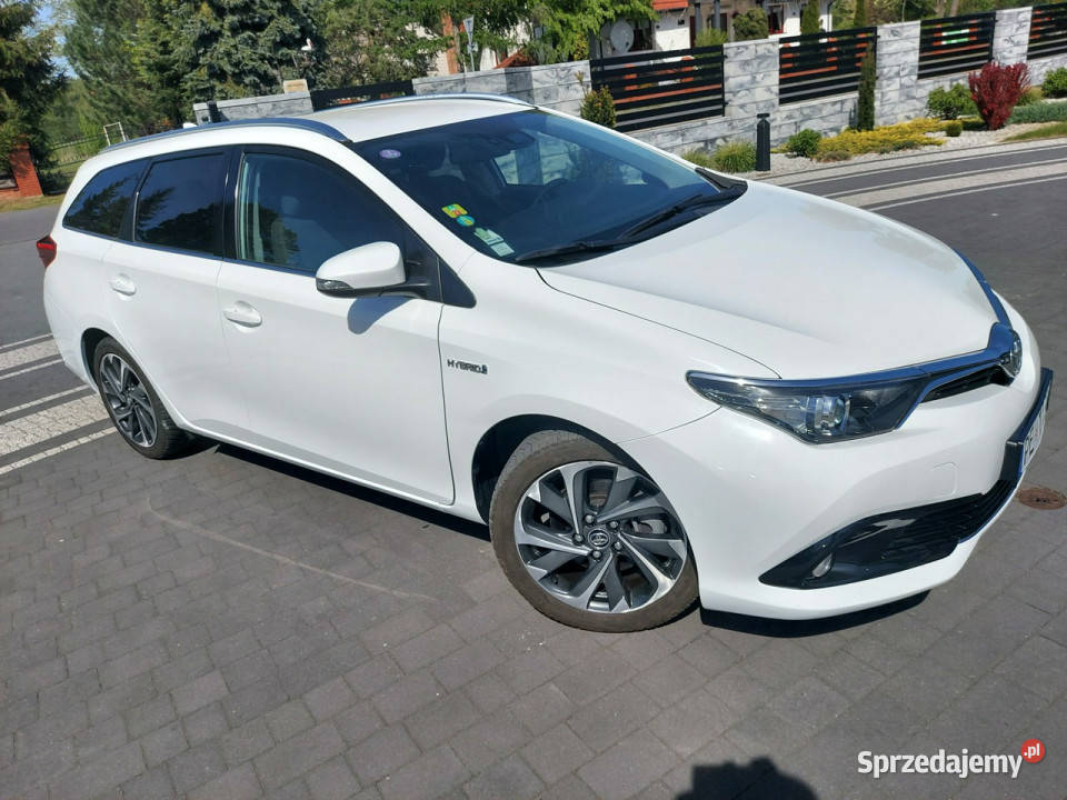 Toyota Auris 18 hybrid climatronic kamera grzane automatyczna Drelów