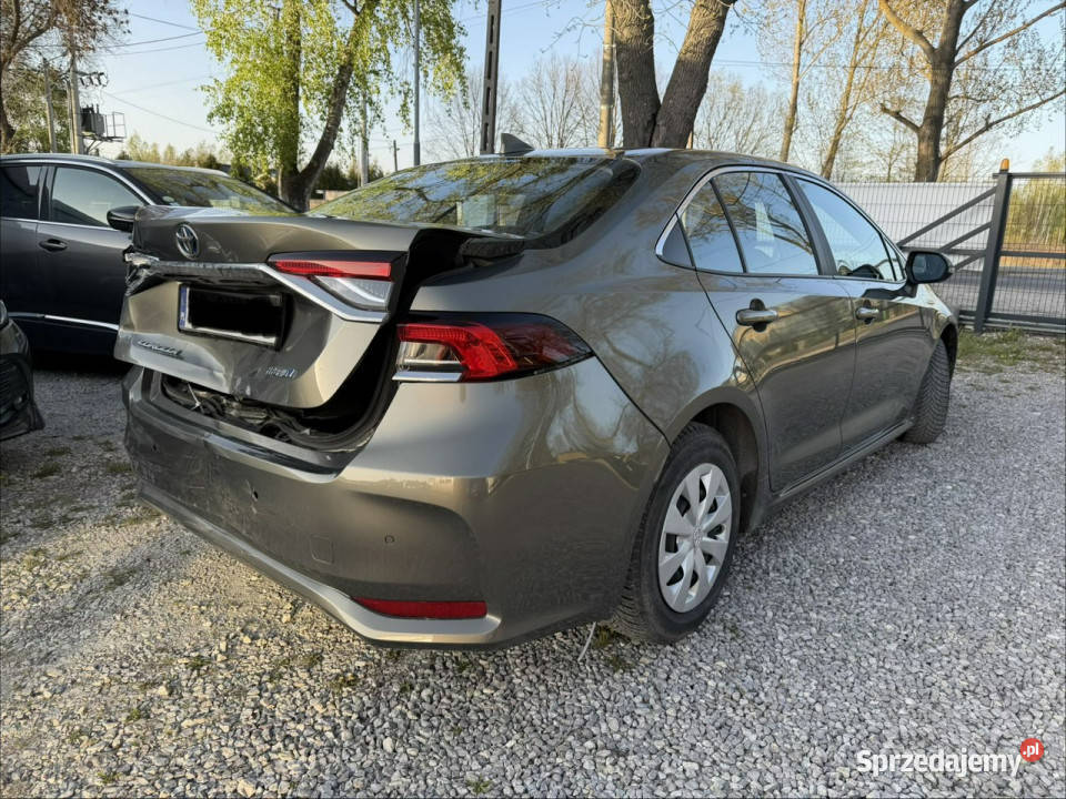 Toyota Corolla 18 HSD Vat 23 Lekko uszkodzony gniazdo AUX Otwock Mały