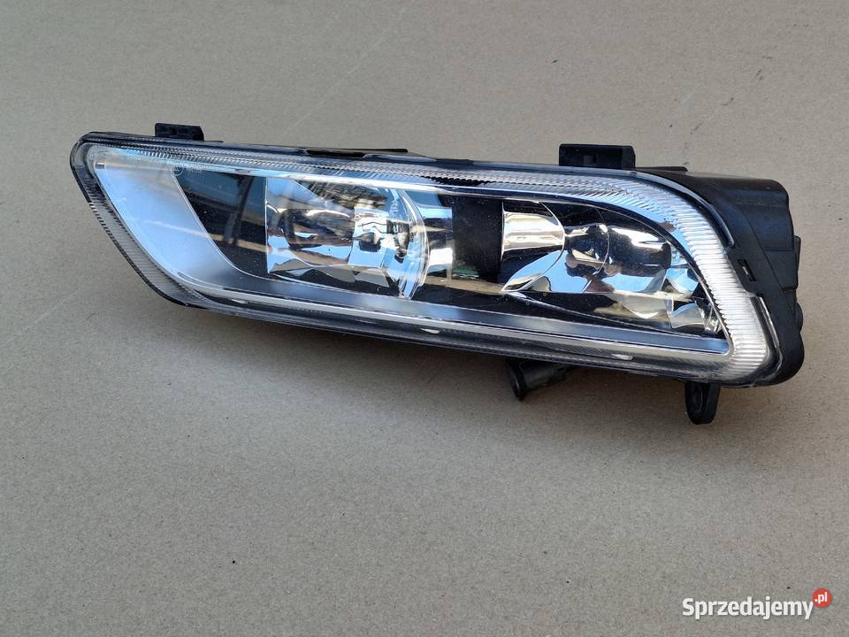 VW PASSAT B7 HALOGEN LEWY LAMPA PRZECIWMGIELNA