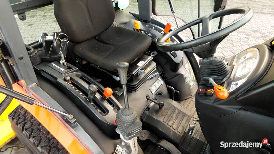 Traktor KUBOTA B2350 4x4 Pług Posypywarka Świnice Warckie