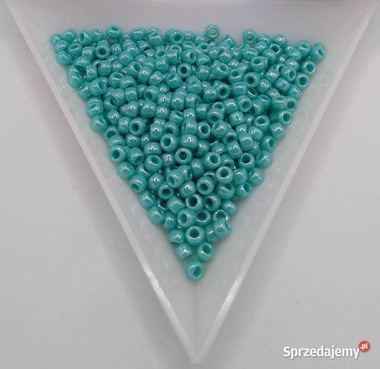 TOHO Round OpaqueLustered Turquoise 80132 pomorskie