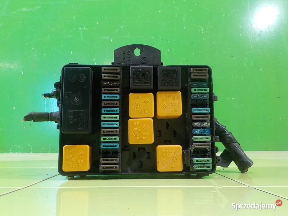 BMW 3 E30 25 B 89r KOMBI skrzynka bezpiecznikow Suków